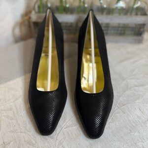 Bruno Magli Dawn Pump in Black. Size 9. Dotted pattern.‎ Brand new.